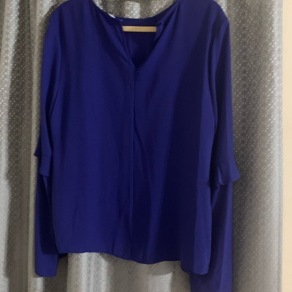 Nice blouse could be for career use. Very fresh great condition - Picture 2 of 6